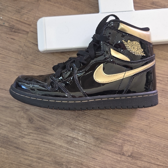 Nike Black Athletic Shoes - Picture 4 of 12